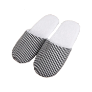 Dép Thêu Logo Có Nhiều Chất Liệu